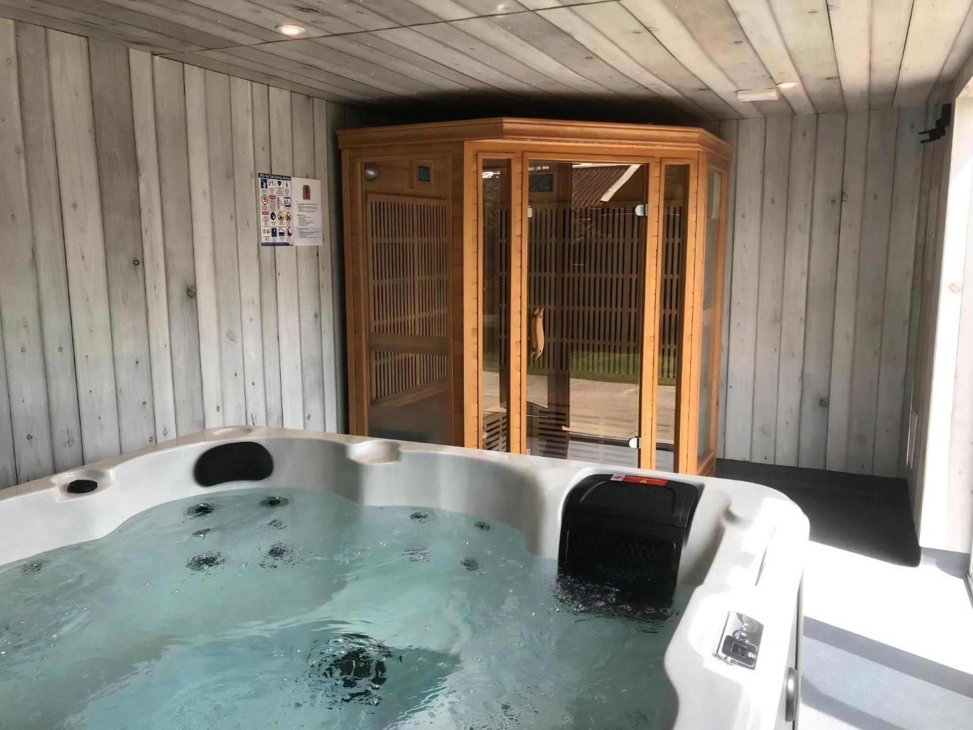 Stunning Cottage With A Private Hot Tub And Sauna In Norfolk Ref 99003Ac Lessingham Exterior foto